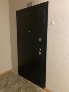 Входная дверь с тремя контурами